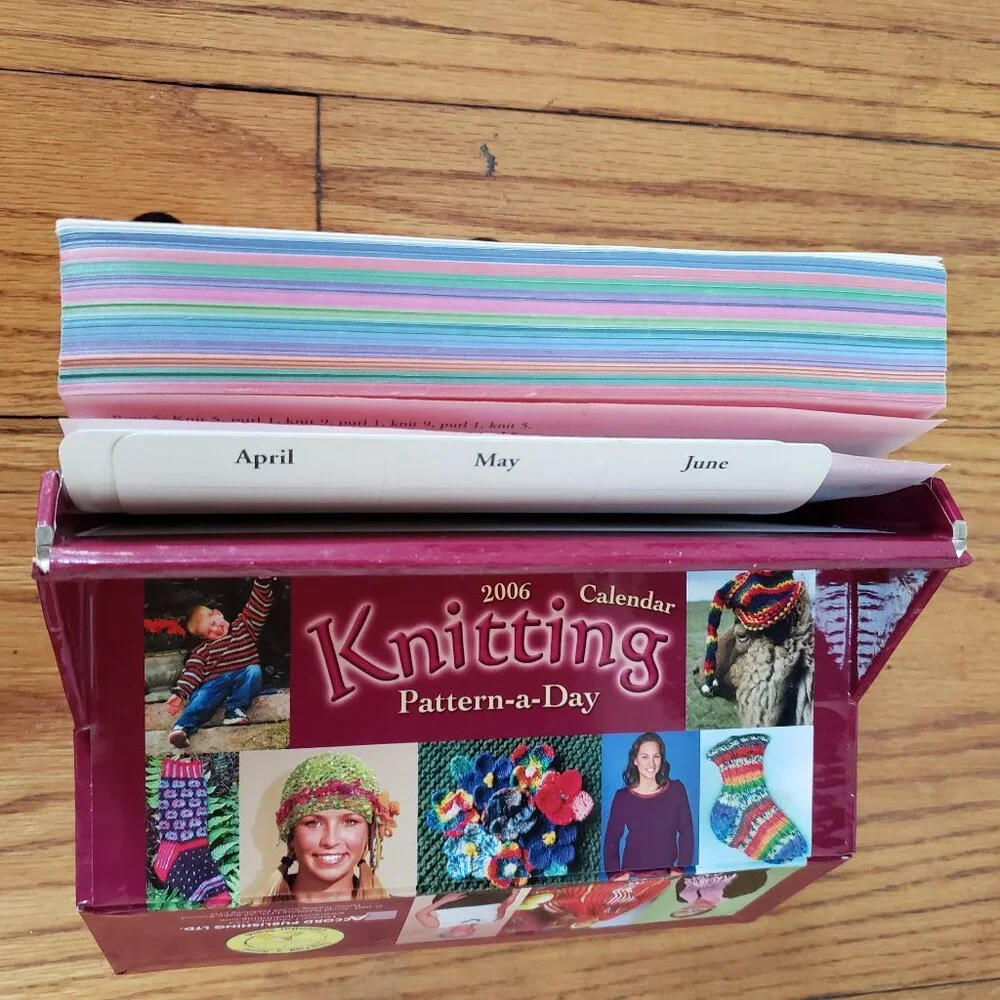 Knitting Pattern-a-Day Calendar 2006 Paulette Lane Craft Pattern Desk Calendar
